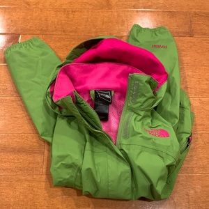 The North Face kids raincoat. Green/pink size 5 XXS. Like new